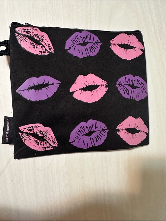 Merle Norman Handbags - Merle Norman Pink and Purple Kiss Print Makeup Pouch